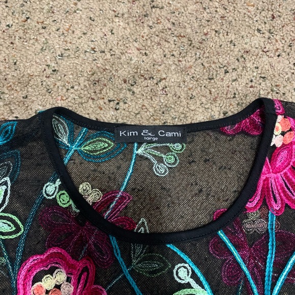 Kim & Cami black short sleeve top with embroidered flare sleeves. Size large. - Picture 5 of 6